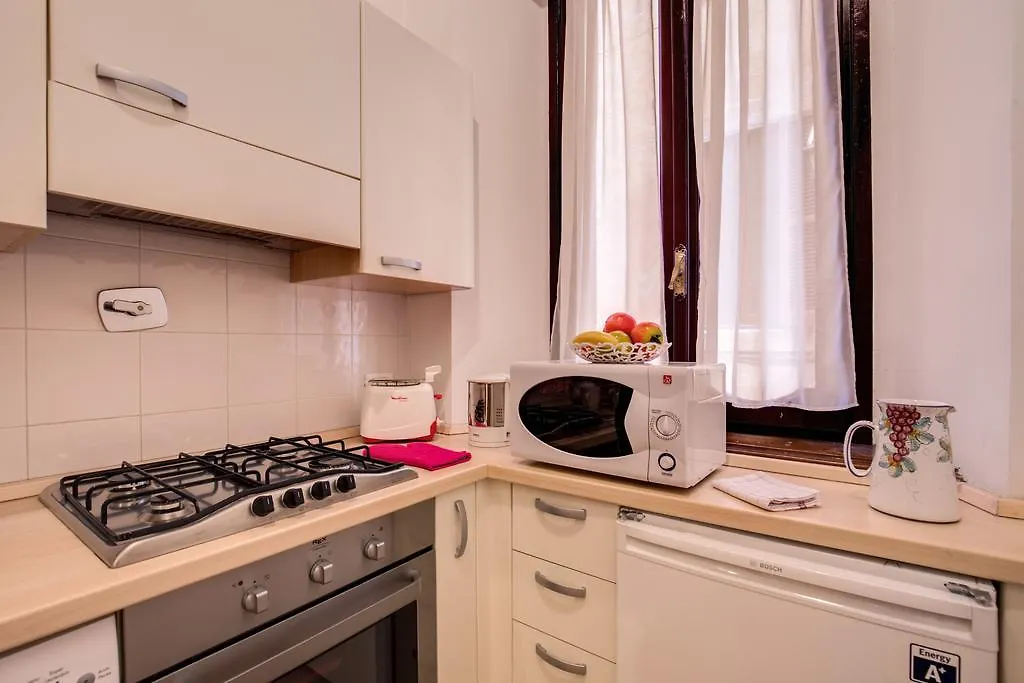 Navona Flowers Apartment Rome Italy